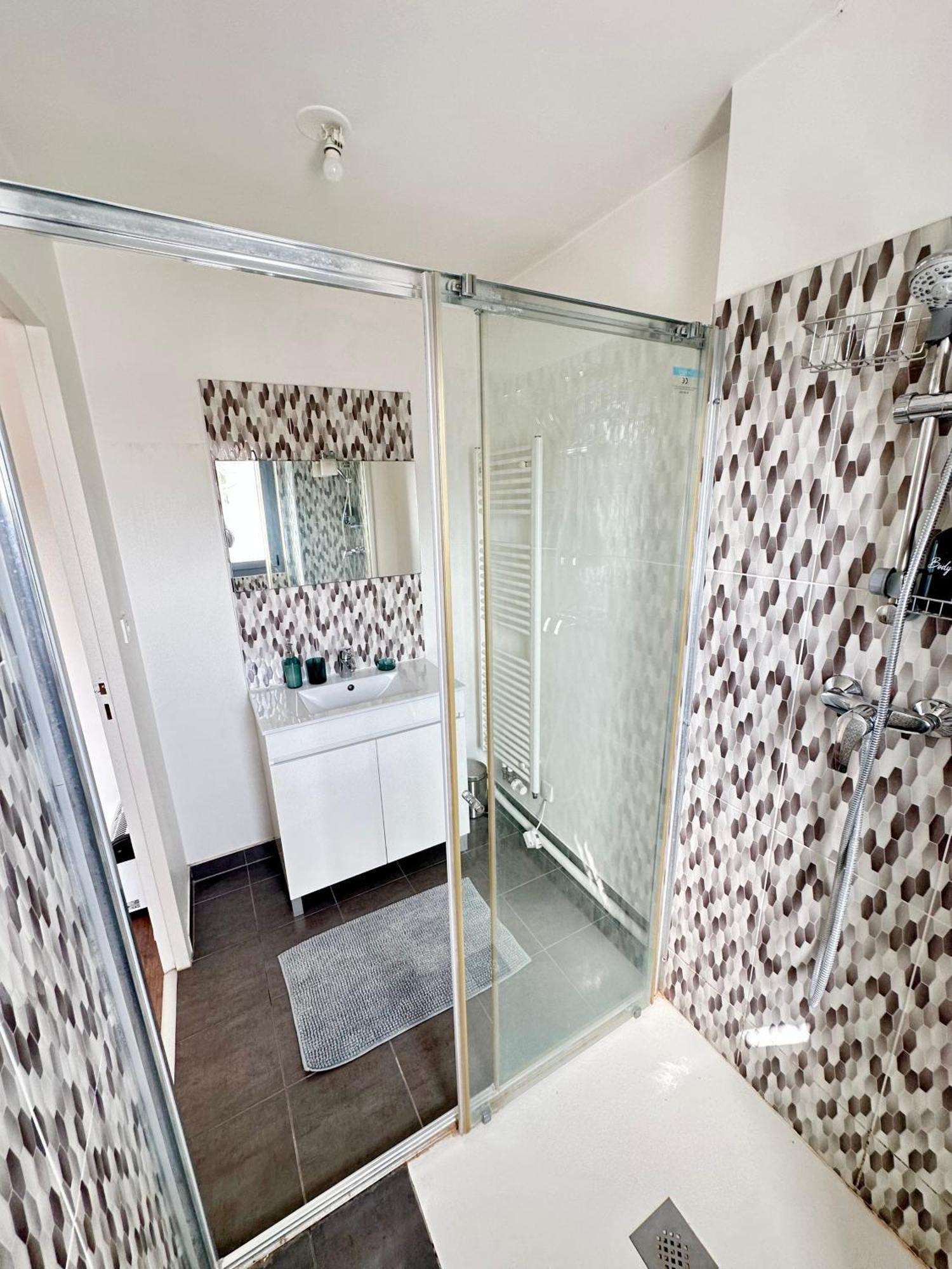 Magnificent Paris 401 With View Bagnolet